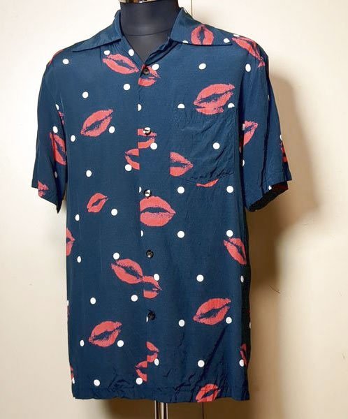 アロハブロッサム キス柄 リップ柄 アロハシャツ 40 レーヨン aloha blossom KISS ネイビー 日本製 半袖シャツ