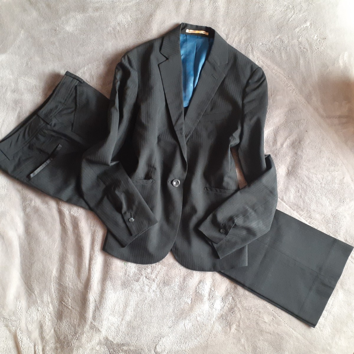 ORIHICA☆オリヒカ　黒地黒織柄模様のテーラードスーツ　7号(S程度) パンツスーツ