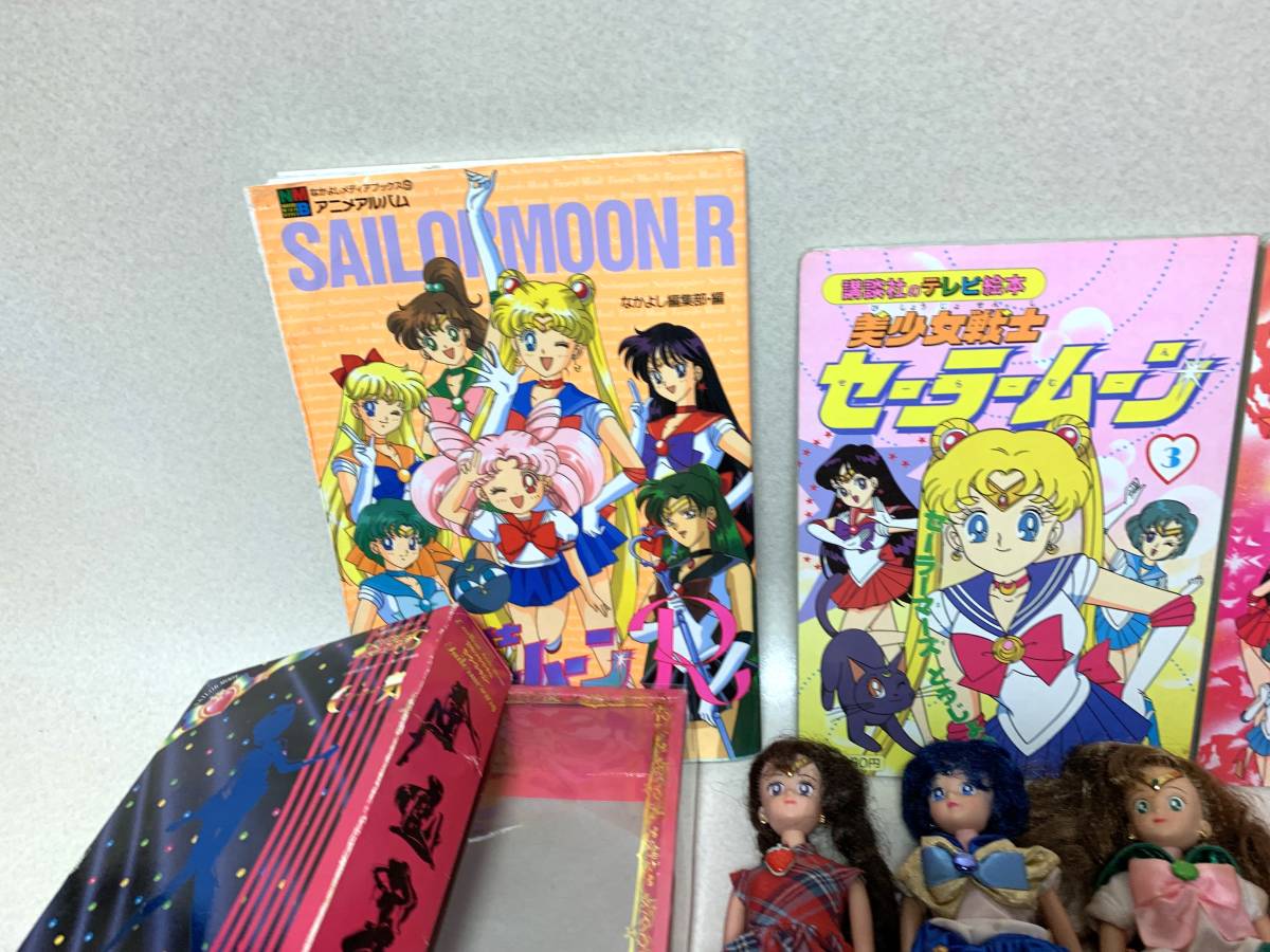 美少女戦士セーラームーン 大量色々まとめて フィギュア 絵本 貯金箱 シール_画像5