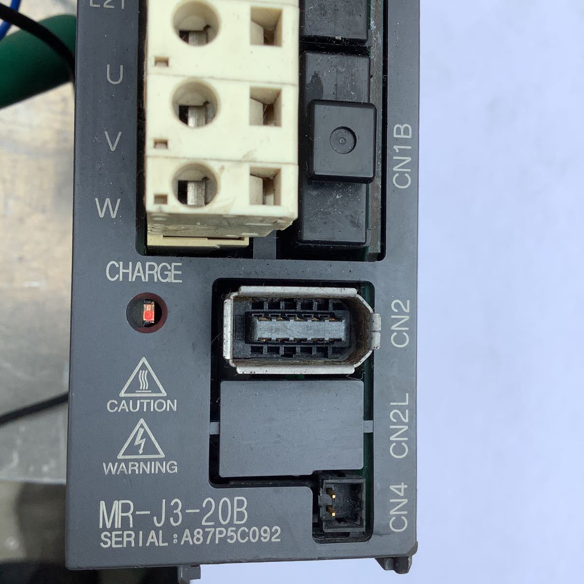 三菱電機製ACサーボアンプ中古品一般的な通電まで済みです。動作未確認です。_画像2