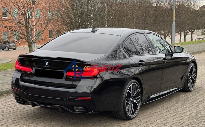 BMW 5シリーズ G30 セダン リアトランクスポイラー ABS 塗装対応 各色付 PROタイプ 2017-2023_画像5