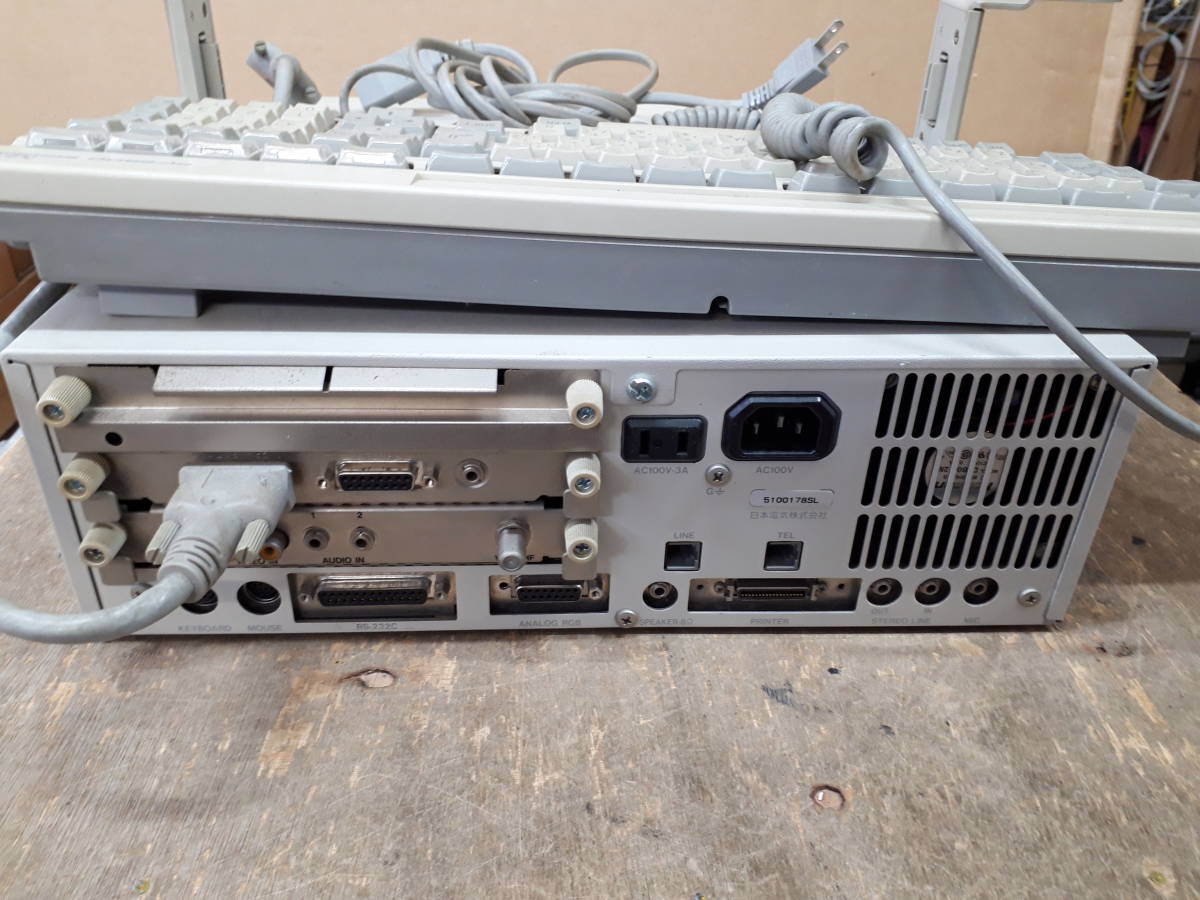 ■NEC PC-9821 Cf model S3 本体　キーボード レトロPC PC98　通電のみ確認　ジャンク品_画像2
