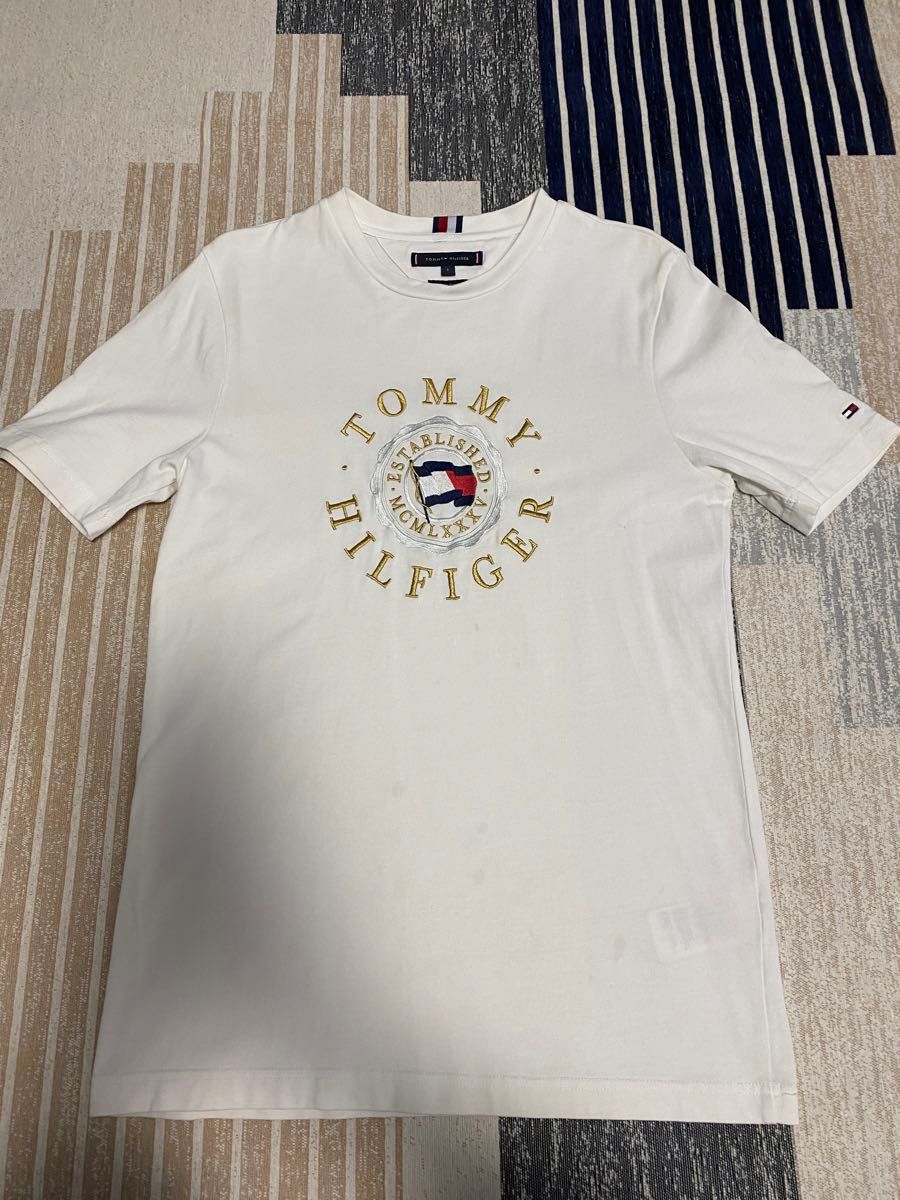 Tommy Hilfiger 刺繍Tシャツ