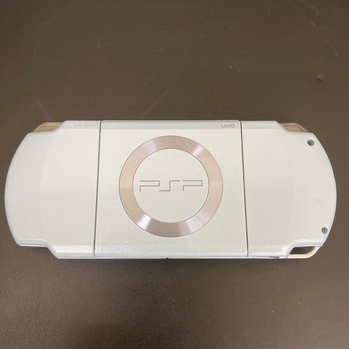 Y1201750 SONY・ソニー　PSP本体のみ　PSP2000　電池ない為動作未確認　ジャンク品_画像2