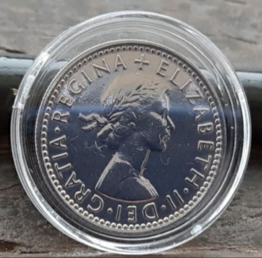 幸せのシックスペンス イギリス 1964年ラッキー6ペンス 本物古銭英国コインコインカプセル付き美品です19.5mm 2.8gramの画像2
