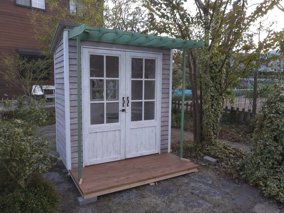 シャビーな木製ガーデンハウス（休憩小屋バージョン、ウッドデッキ付き）組み立てキット_画像1