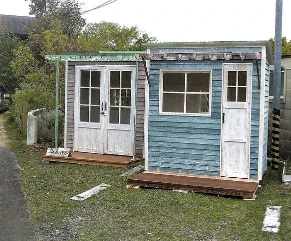 シャビーな木製ガーデンハウス（休憩小屋バージョン、ウッドデッキ付き）組み立てキット_画像10