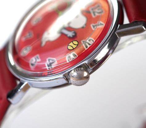 整備済稼働 希少な赤 1970年代 スヌーピー 新品ベルト TIMEX 機械式手巻き 腕時計 Snoopy タイメックス メンズ テニスボール OH済 赤文字盤の画像6
