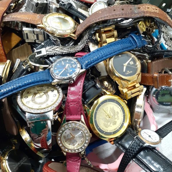 腕時計 大量 100点以上 総重量4㎏ まとめ売り CITIZEN TIFFANY GENEVA FOSSIL JOAN RIVERS Armitron 他 未検品 ジャンク扱い まとめて H01_画像2