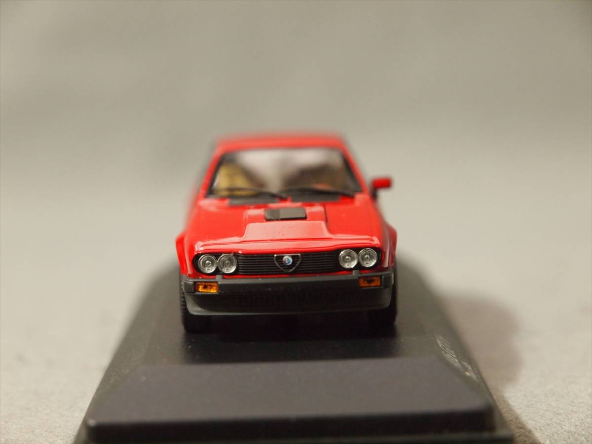 アルファロメオ GTV6 (アルフェッタ GTV) 1983年 Rosso Alfa Minichamps 1/43 400 120140 【箱傷み】の画像3