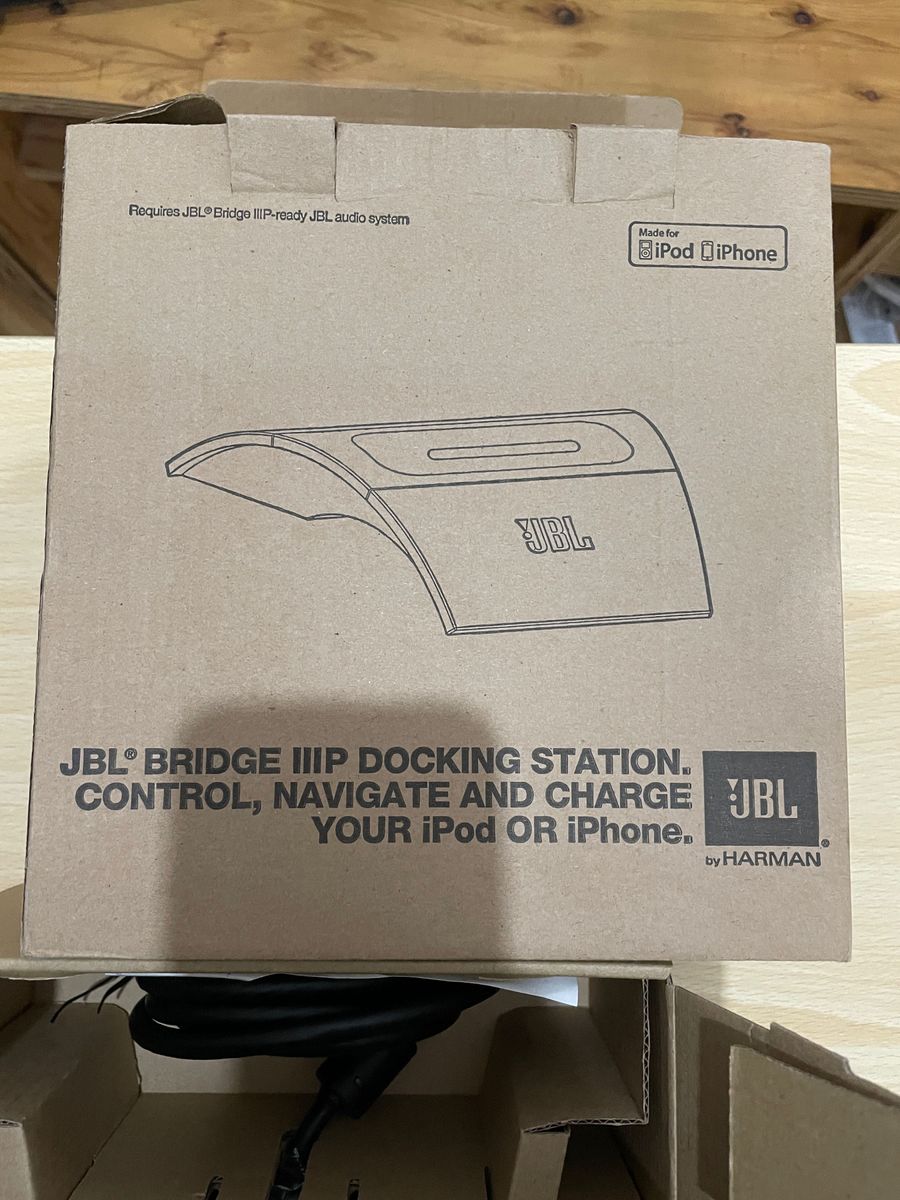 JBL° BRIDGE IIIP DOCKING STATION. 