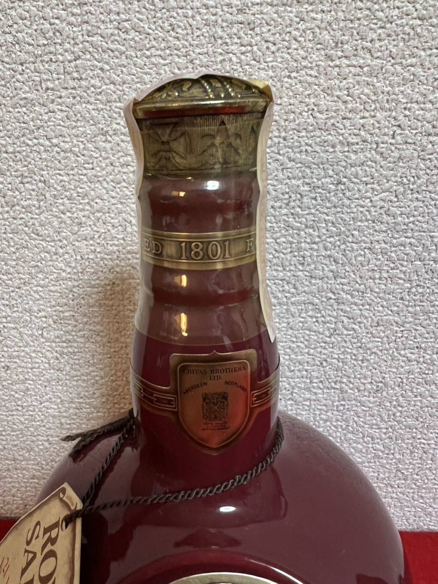 JP874＊古酒 未開栓品 ROYAL SALUTE ロイヤルサルート スコッチウイスキー 陶器ボトル 赤色 700ml 43%＊_画像3