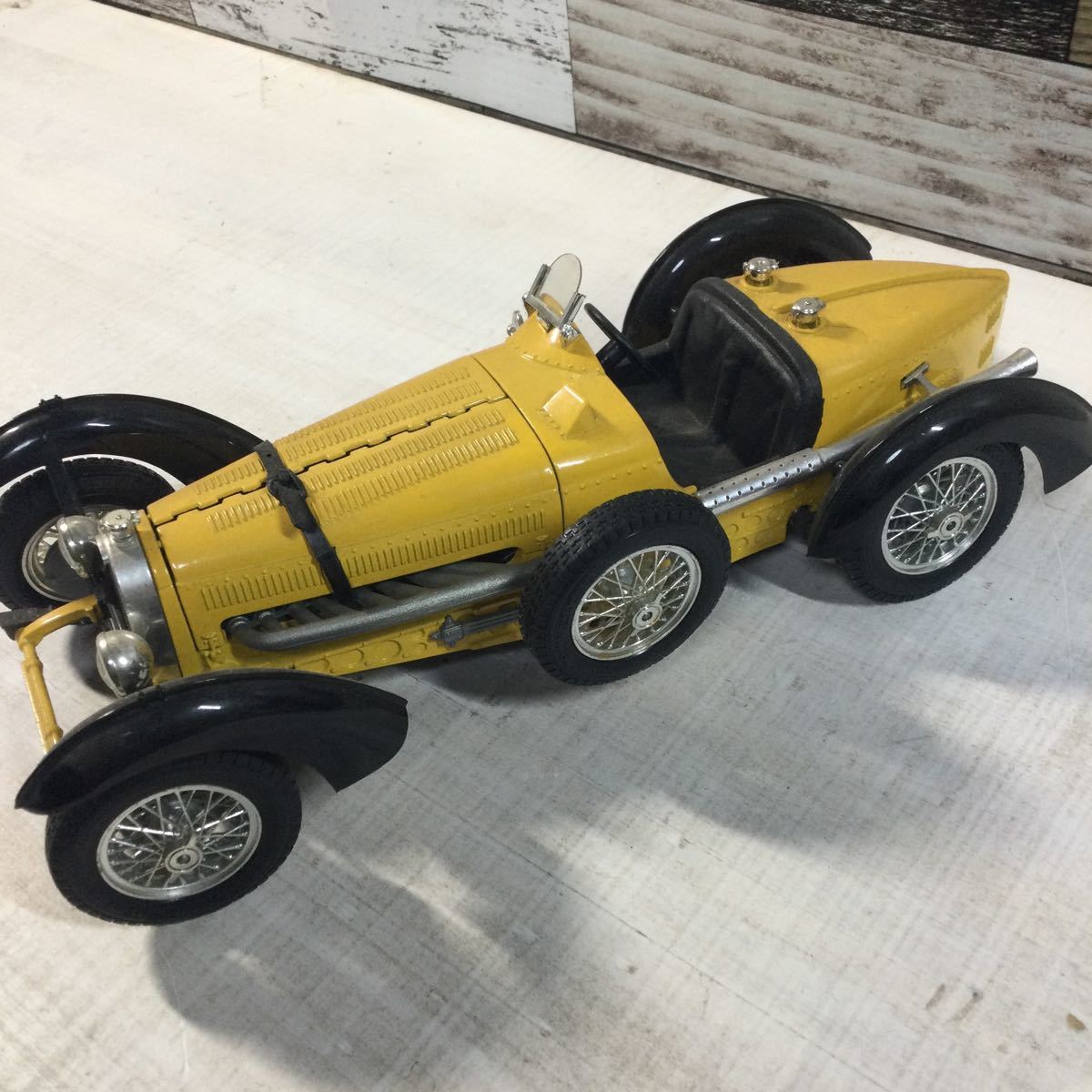 burago BUGATTI TYPE 59 1934 ブガッティ イエロー ミニカー1/18 made in Italy_画像2