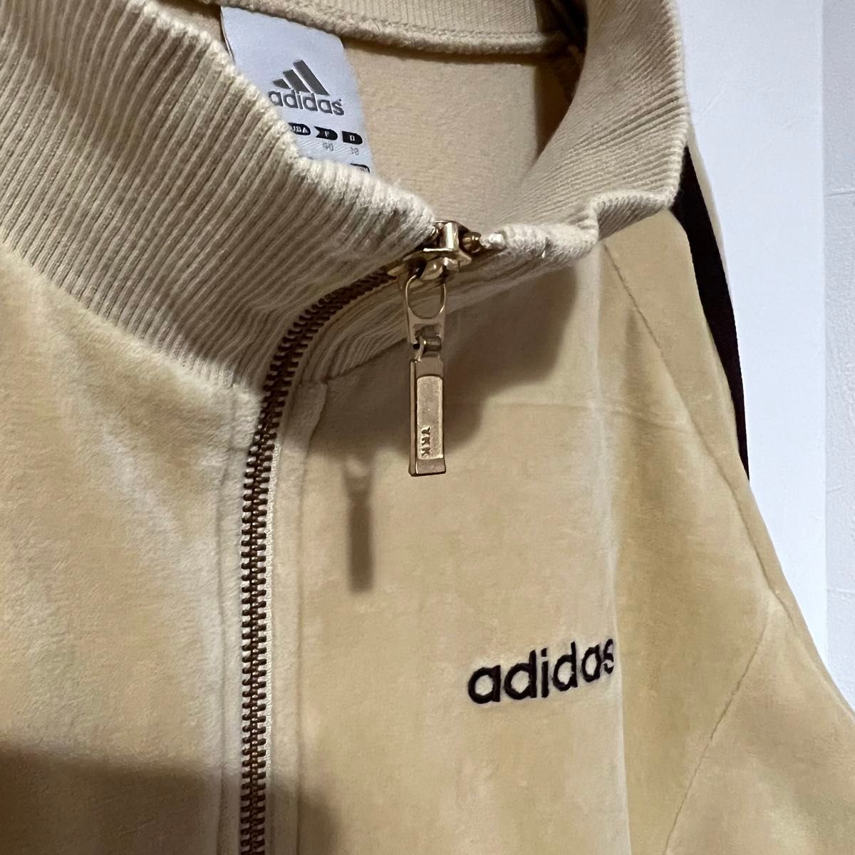 希少】adidas トラックジャケット ジャージ ベロア 万国旗 希少】adidas トラックジャケット ジャージ ベロア 万国旗