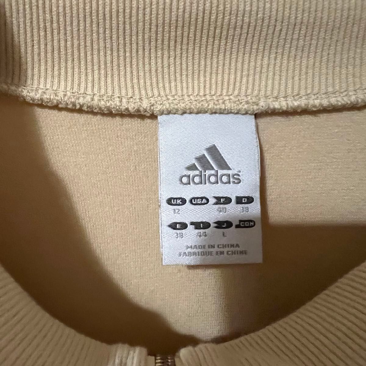 希少】adidas トラックジャケット ジャージ ベロア 万国旗 希少】adidas トラックジャケット ジャージ ベロア 万国旗