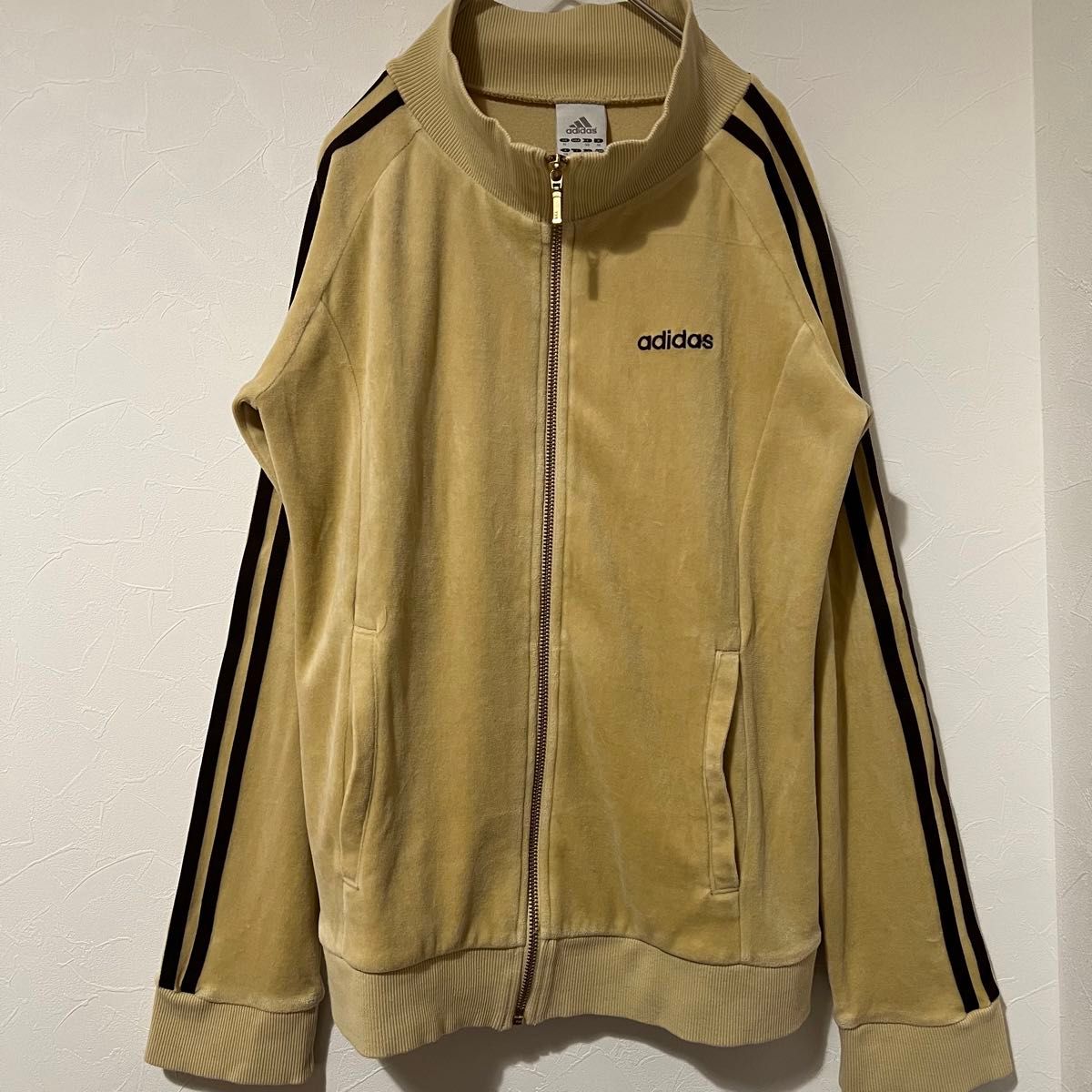希少】adidas トラックジャケット ジャージ ベロア 万国旗 希少】adidas トラックジャケット ジャージ ベロア 万国旗