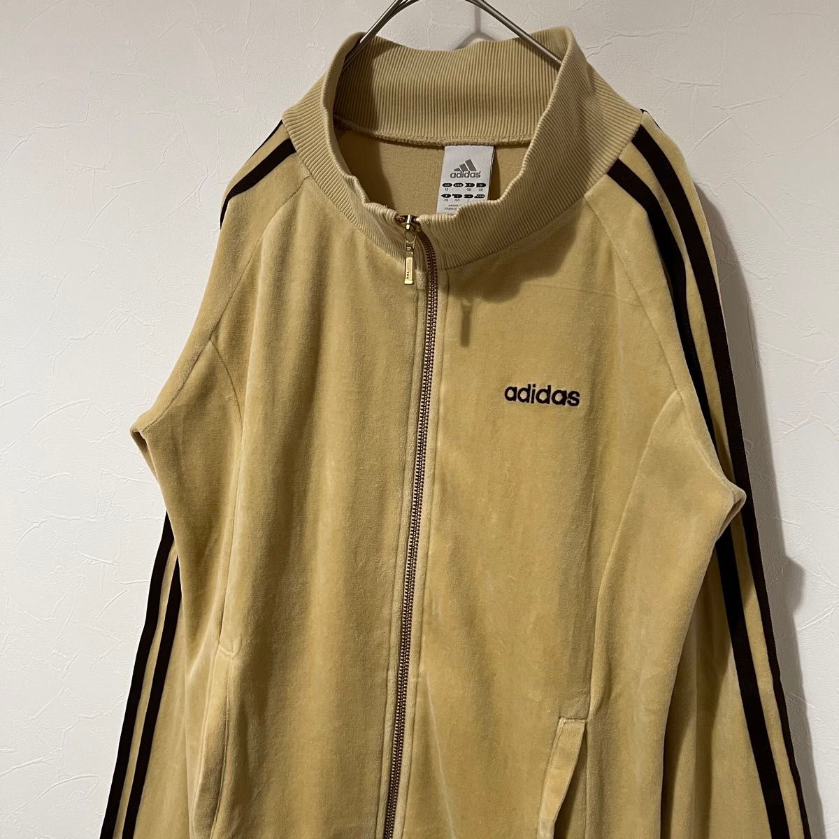 希少】adidas トラックジャケット ジャージ ベロア 万国旗 希少】adidas トラックジャケット ジャージ ベロア 万国旗