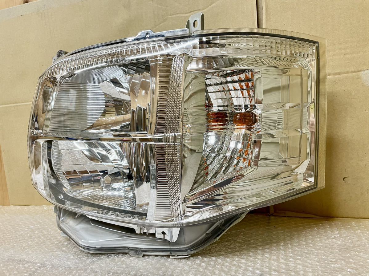 美品 200系 ハイエース バン ワゴン 3型 純正 HID ヘッドライト 左右セット スーパーGL 刻印65 ヘッドランプ バラスト バーナー 26-129_画像6