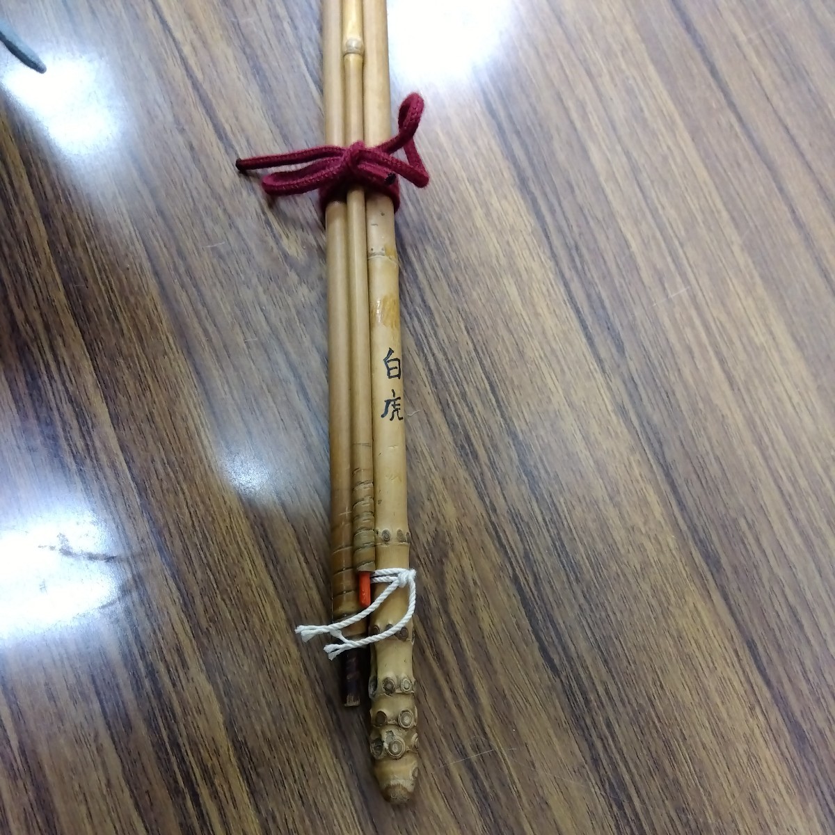 珍品】庄内竿 在銘白虎? 13尺 三本継〈螺旋式真鍮パイプ継〉検 珍品】庄内竿 在銘白虎? 13尺 三本継〈螺旋式真鍮パイプ継〉検