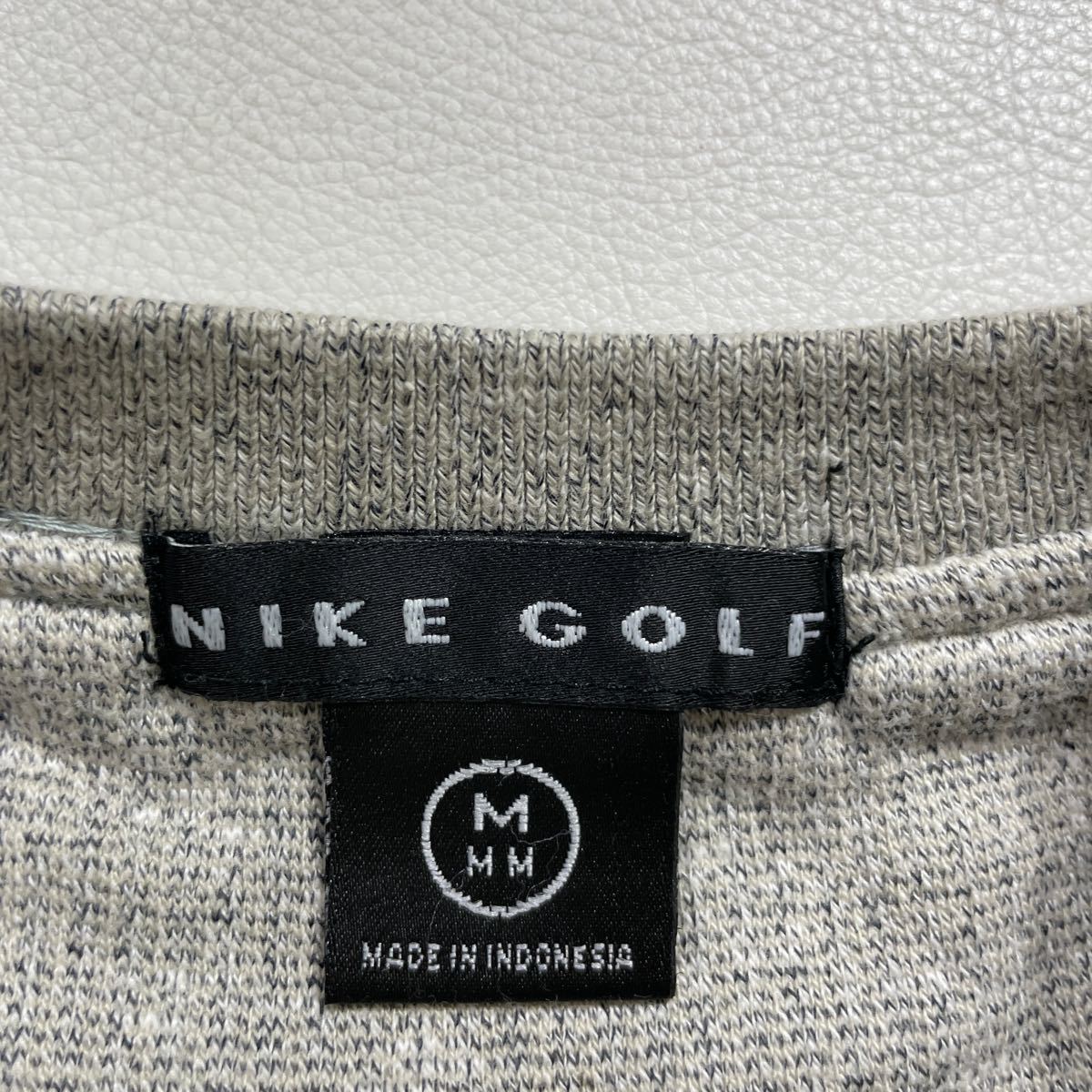 275 美品 NIKE GOLF ナイキ ゴルフ Vネック スウェット ベスト サイズM ロゴワッペン スポーツ トレーニング グレー メンズ 40130J_画像4