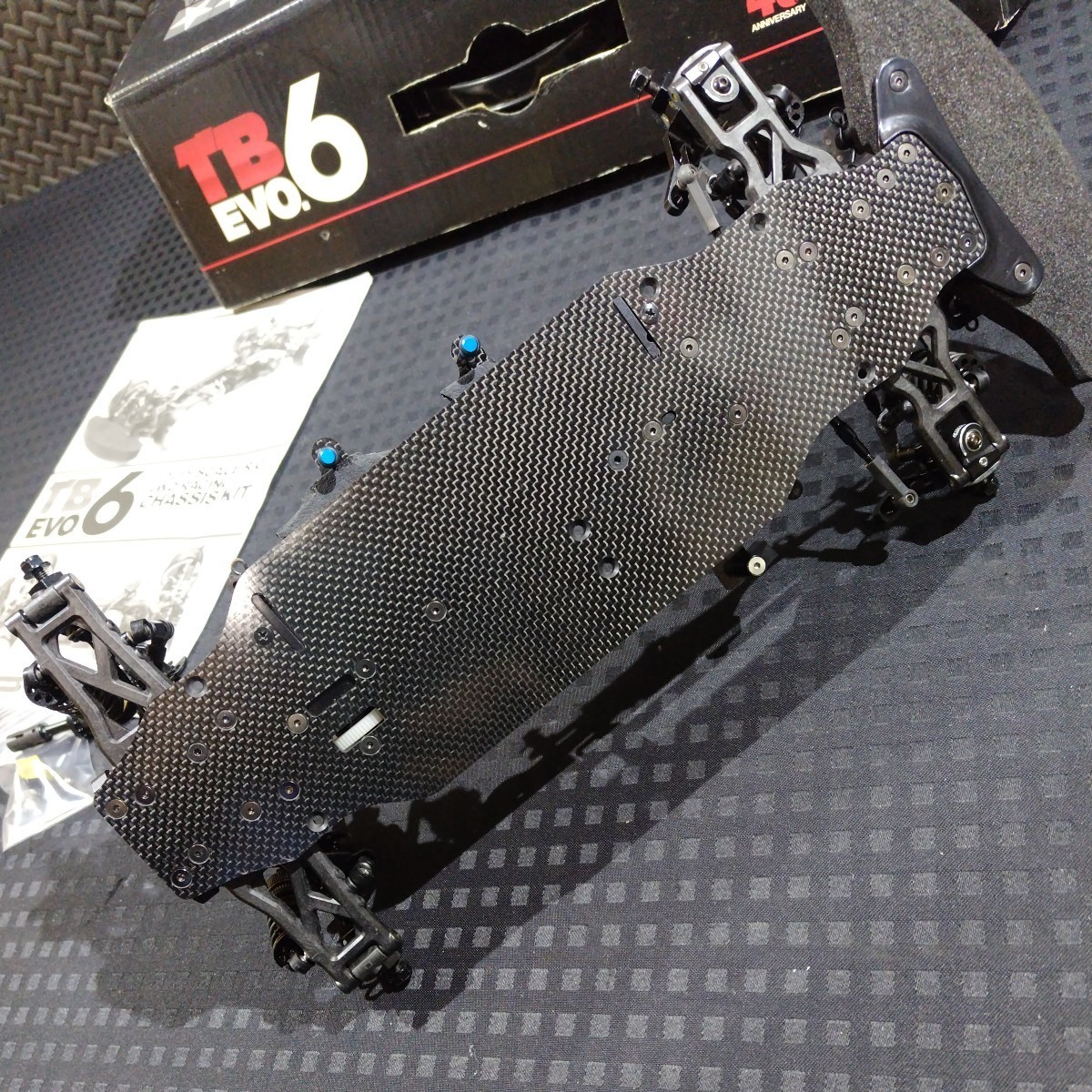 タミヤ 1/10 RC TB EVO.6 ブラックバージョン 【未走行】TAMIYA 40th ANNIVERSARY KIT 4WDシャフトドライブシャーシ_画像6