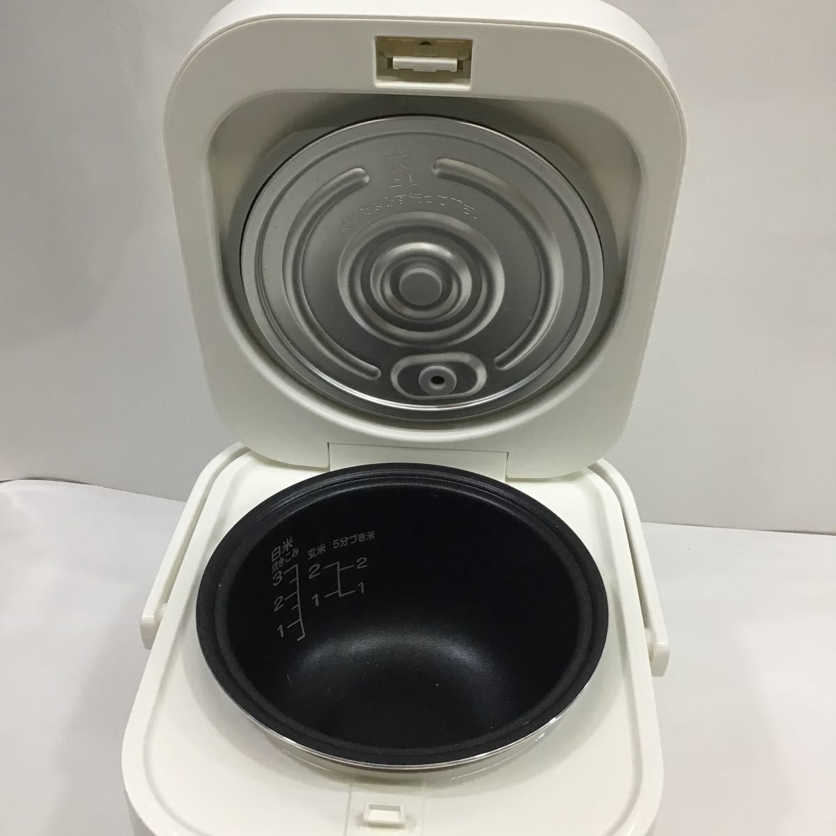 r16【同梱可】家電 マイコン炊飯ジャー　炊飯器　ニトリ SN - A5 WH 商品CD：8970921 白系　ホワイト _画像3