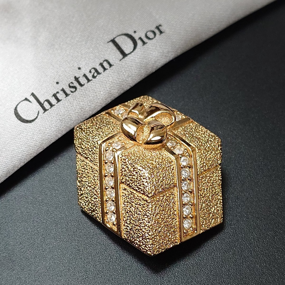 極 Christian Dior ディオール ブローチ CD ロゴ プレゼント box