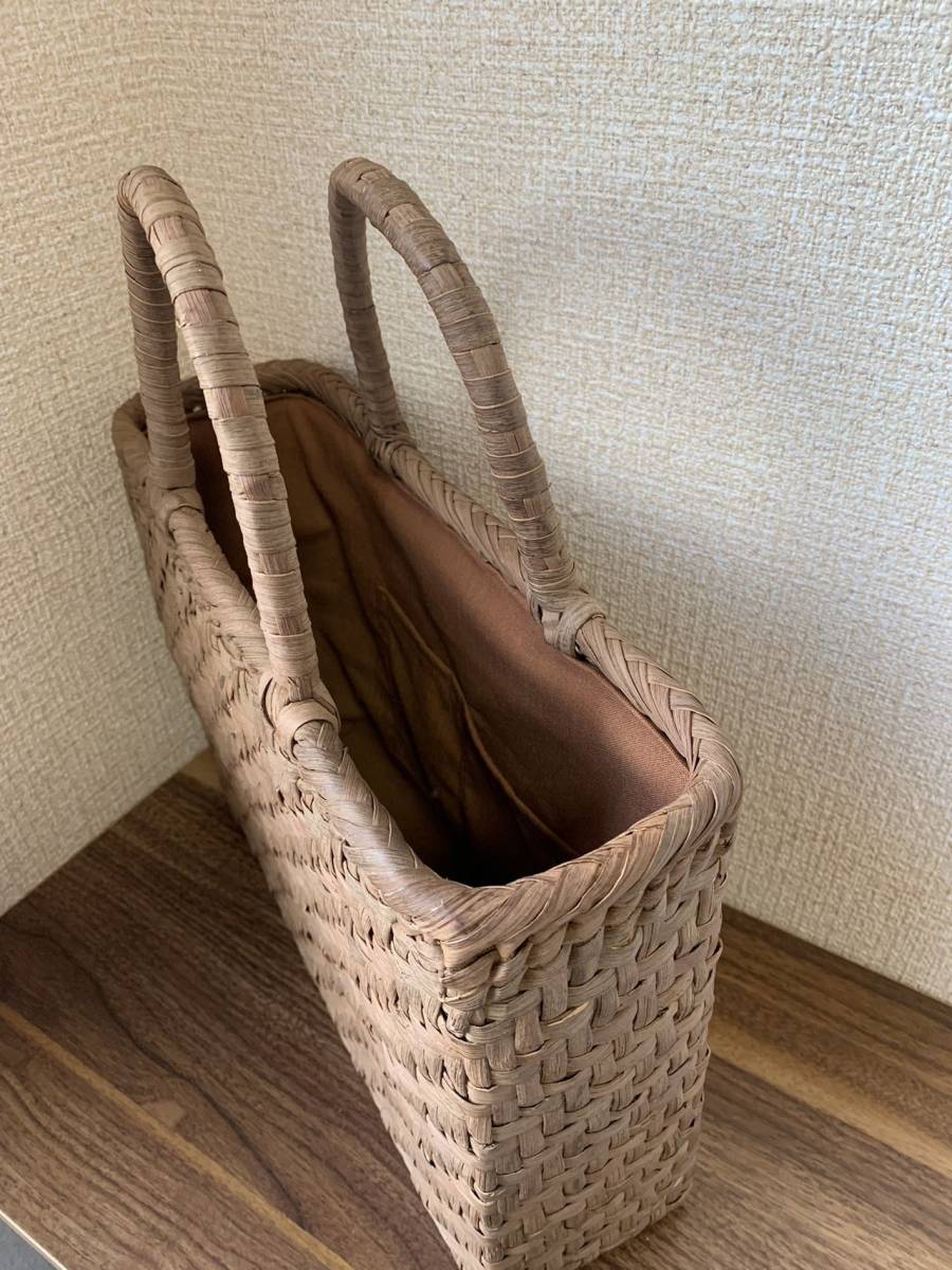 国産山葡萄 手作り かごバッグ 網代編み A4サイズ適応 固定式 国産山葡萄 手作り かごバッグ 網代編み A4サイズ適応 固定式