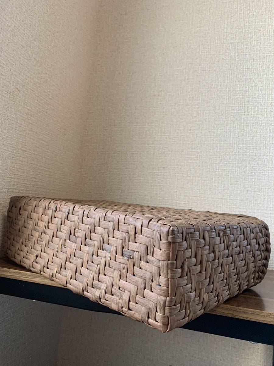 国産山葡萄 手作り かごバッグ 網代編み A4サイズ適応 固定式 国産山葡萄 手作り かごバッグ 網代編み A4サイズ適応 固定式