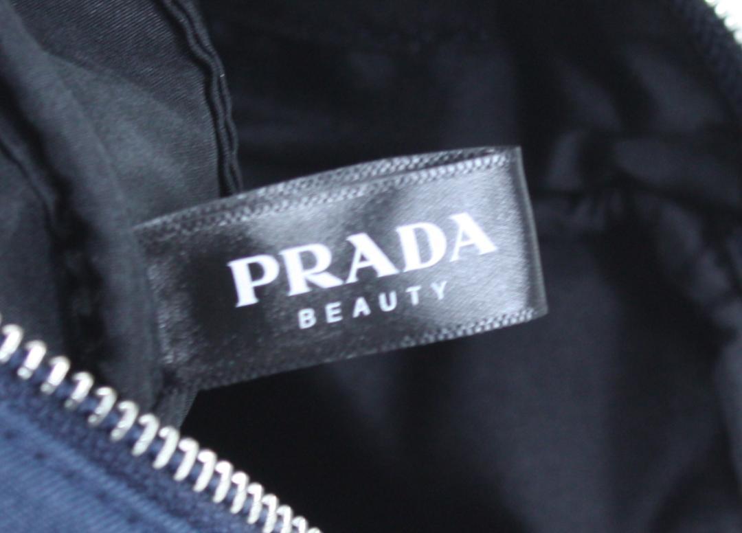 prdp11 新品未使用本物箱付き　プラダ　PRADA　ノベルティトラベルポーチ._画像10