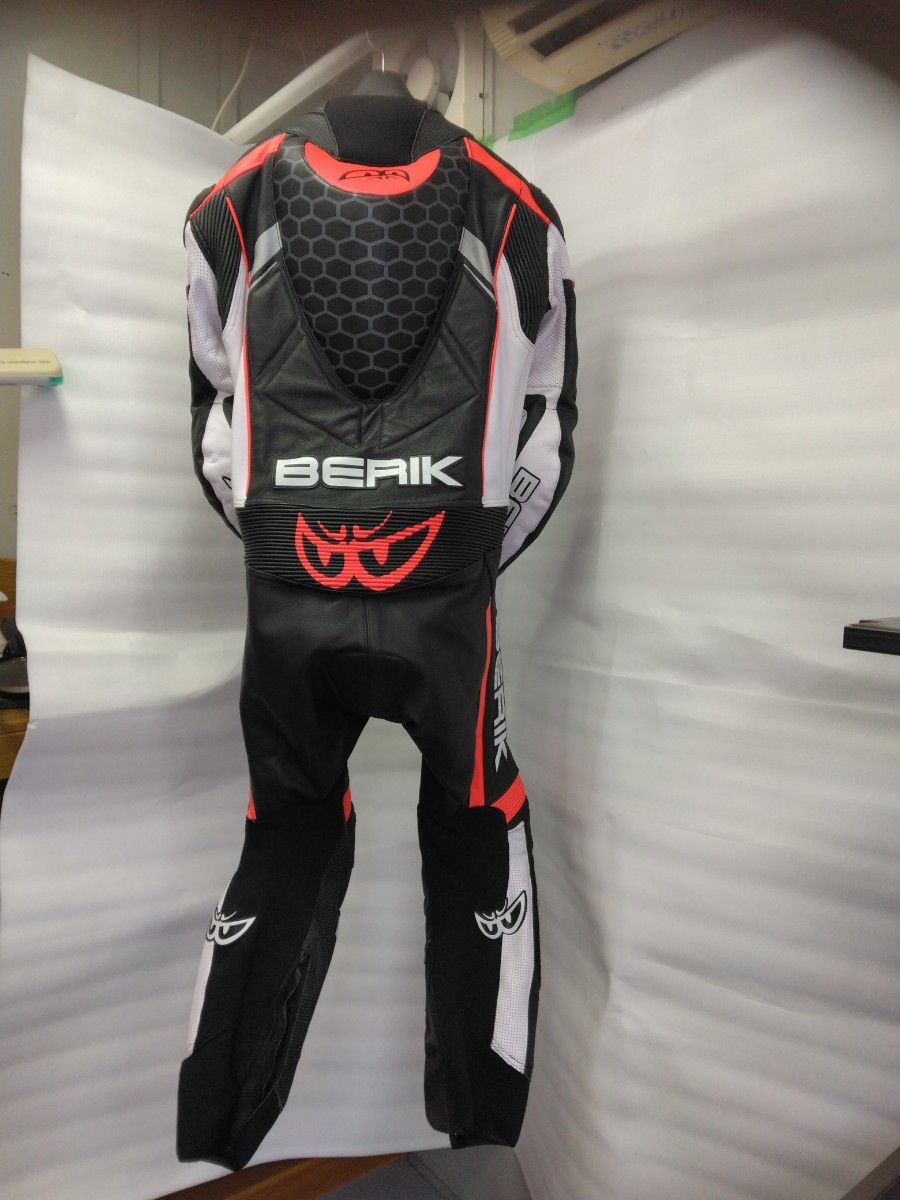 ベリック レーシングスーツ BERIK 革ツナギ サーキット ツナギ ベリック レーシングスーツ BERIK 革ツナギ サーキット ツナギ