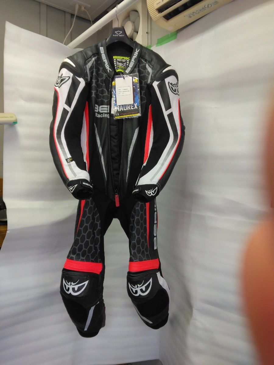 ベリック レーシングスーツ BERIK 革ツナギ サーキット ツナギ ベリック レーシングスーツ BERIK 革ツナギ サーキット ツナギ