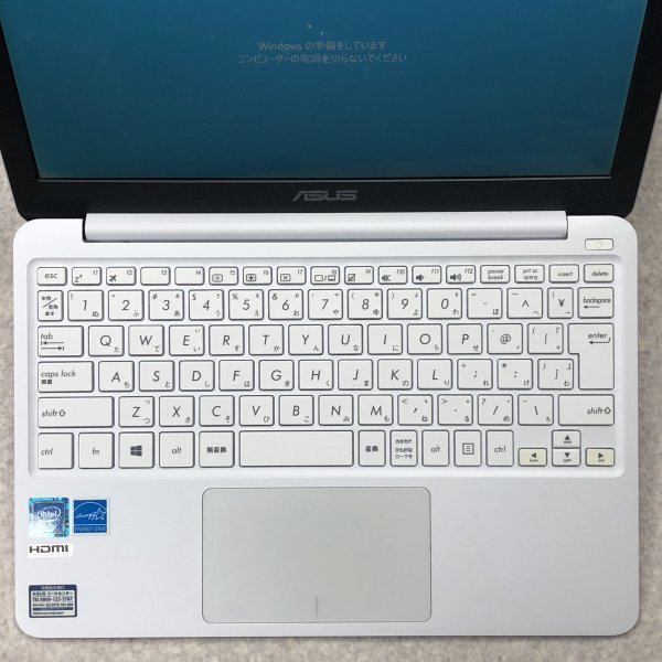 お宝アキバ/ジャンク動作品 ASUS VivoBook E200HA 11.6型 Atom x5-Z8300 Win10Home eMMC 32GB メ2G 充電97％6h 梱80 AC付 大6988_画像は現物です