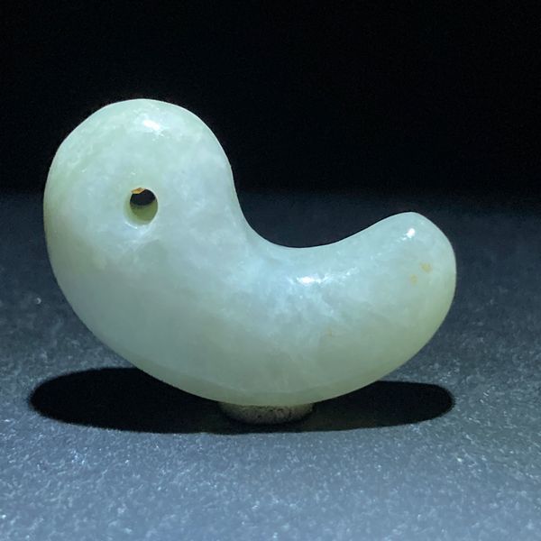 《鑑別書付》糸魚川・A貨天然無処理翡翠(Jadeite)勾玉　まがたま・10.3g_画像1