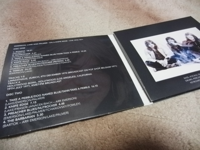 ON A KNIFE EDGE・LIVE 1970-1971/EMERSON LAKE&PALMER 輸入盤2枚組_画像3