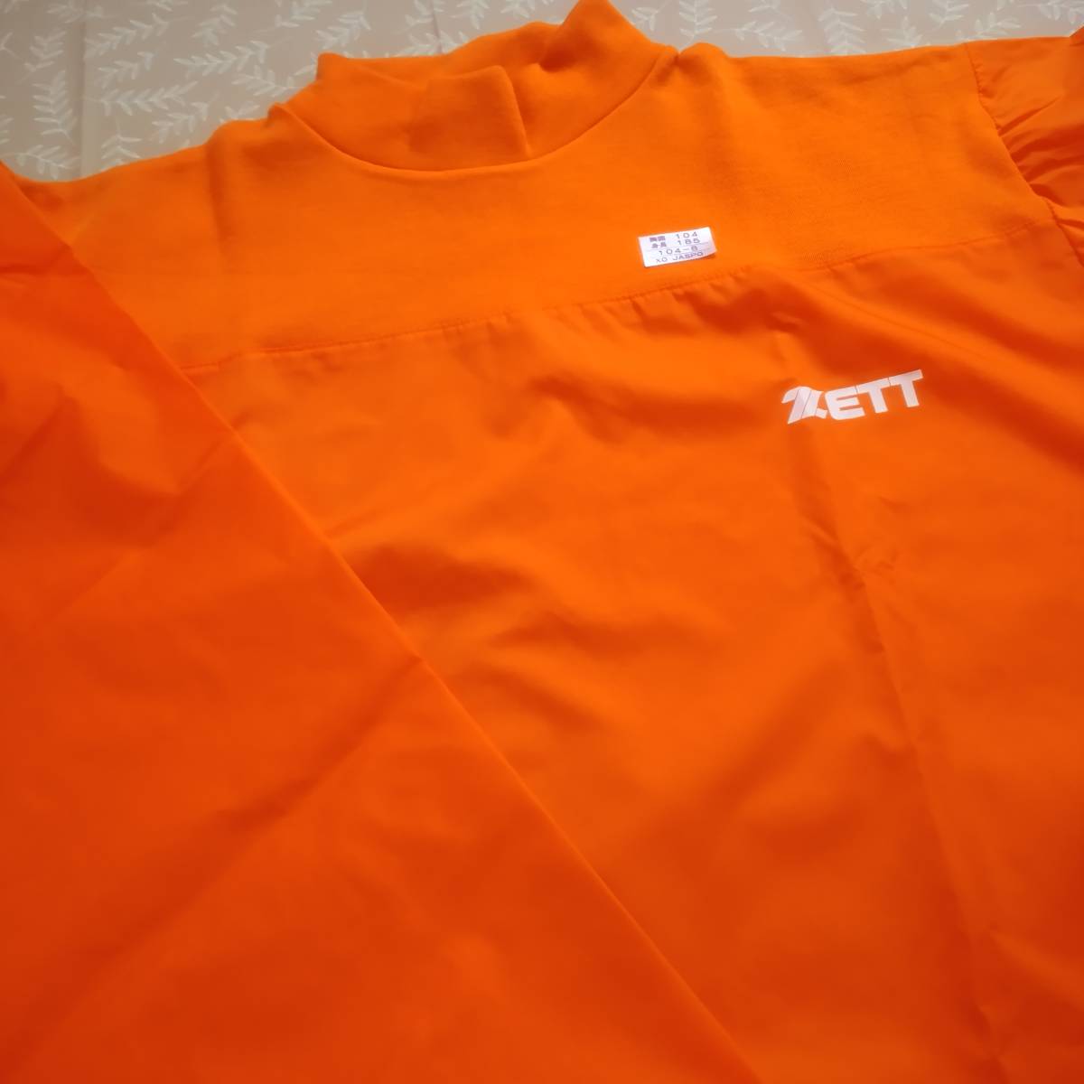 タグなし未使用品　ゼット　ZETT　ウィンドブレーカー　サイズＸＯ　オレンジ色　日本製　防風　防寒