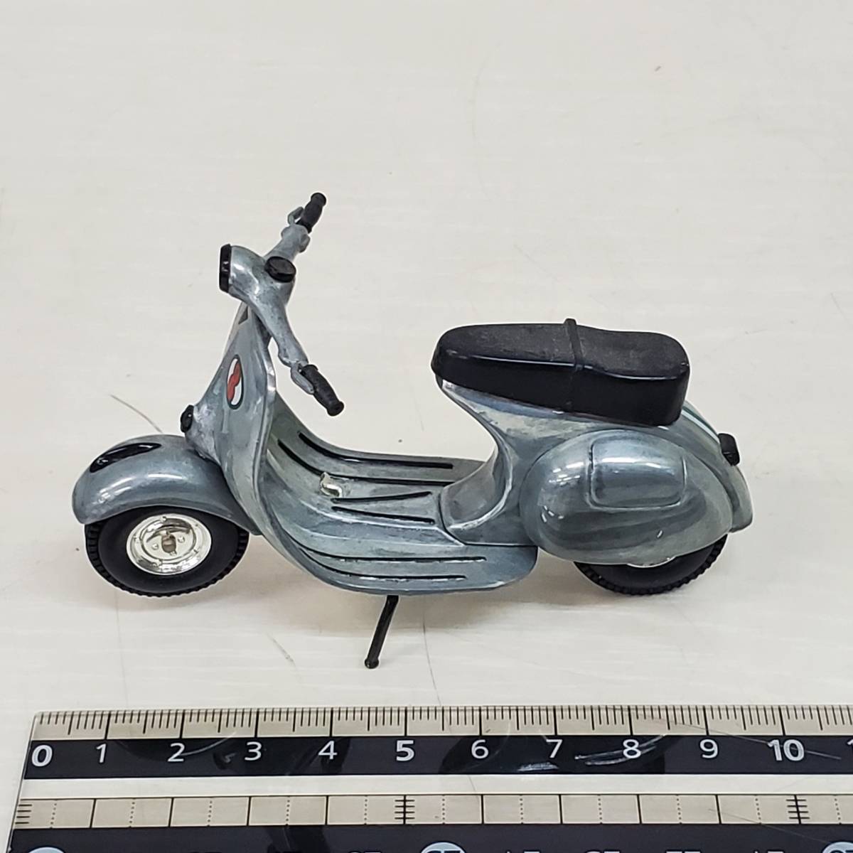 SE0118-214□XONEX silver Rally 1:12スケール? vespa ベスパ バイク 玩具 置物 動作未確認 ジャンク _画像8