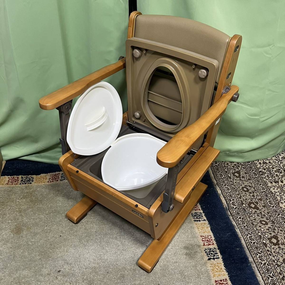 [200004]uchie portable toilet wooden armrest . tip-up type .... chair TP