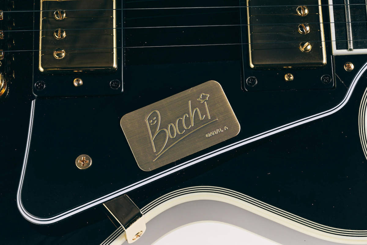 Bibian 比比昂 - Epiphone Inspired by Gibson Les Paul Custom Bibian 比比昂 - Epiphone Inspired by Gibson Les Paul Custom