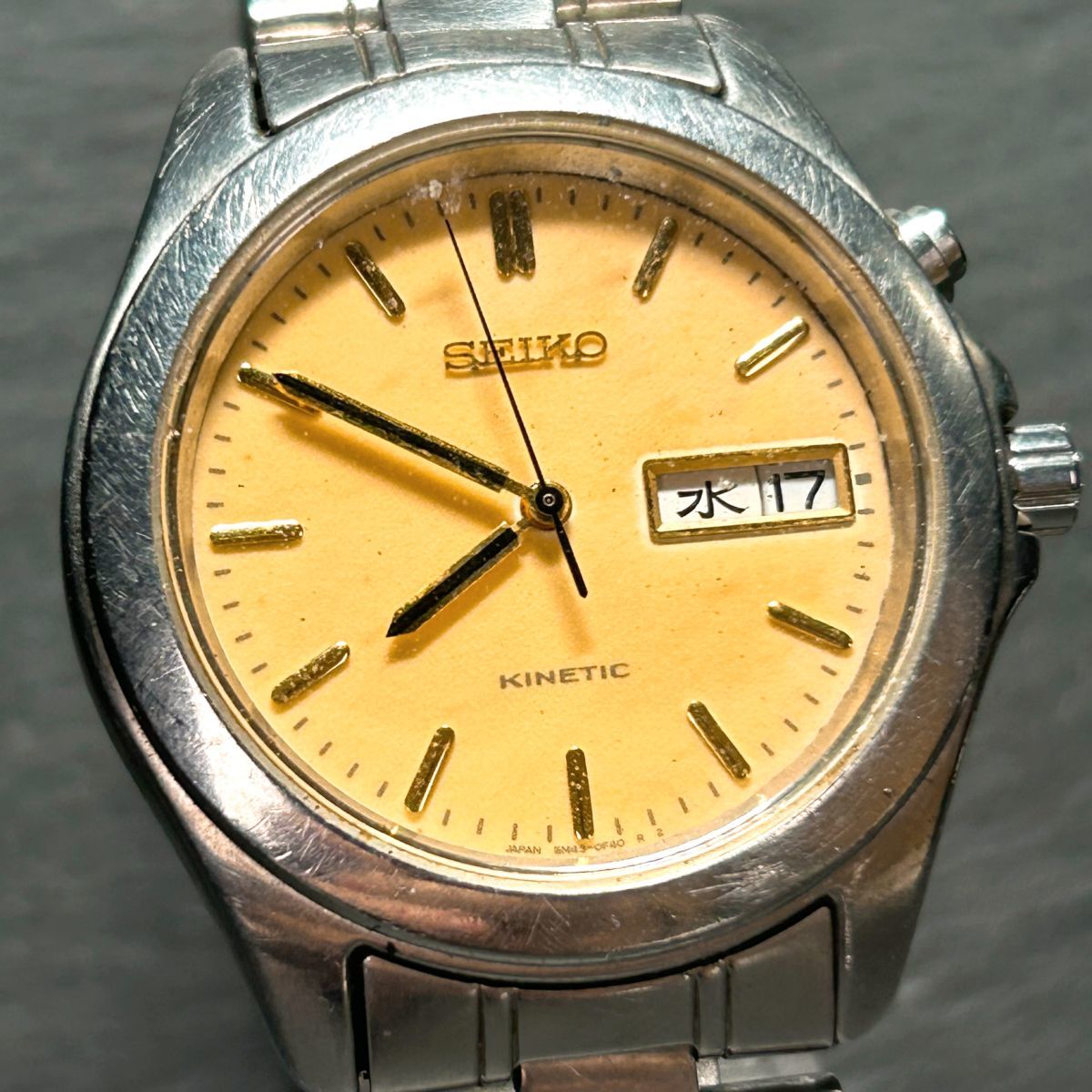 SEIKO セイコー KINETIC キネティック 5M43-0E10 腕時計 オートクオーツ アナログ 3針 デイデイトカレンダー ステンレススチール メンズ_画像1