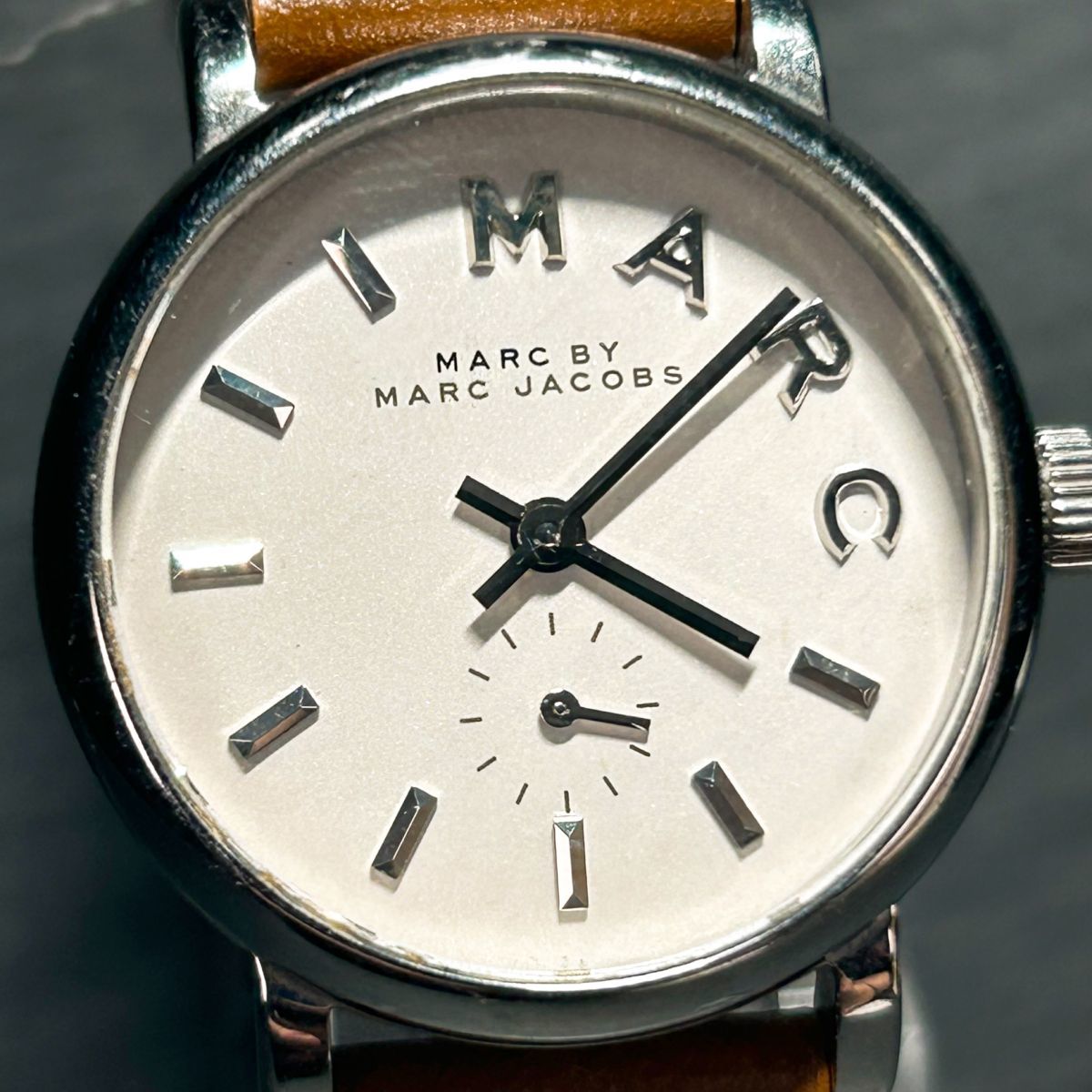 MARC BY MARC JACOBS マークバイマークジェイコブス 腕時計 クオーツ アナログ スモールセコンド レザーベルト 電池交換済み 動作確認済み_画像1