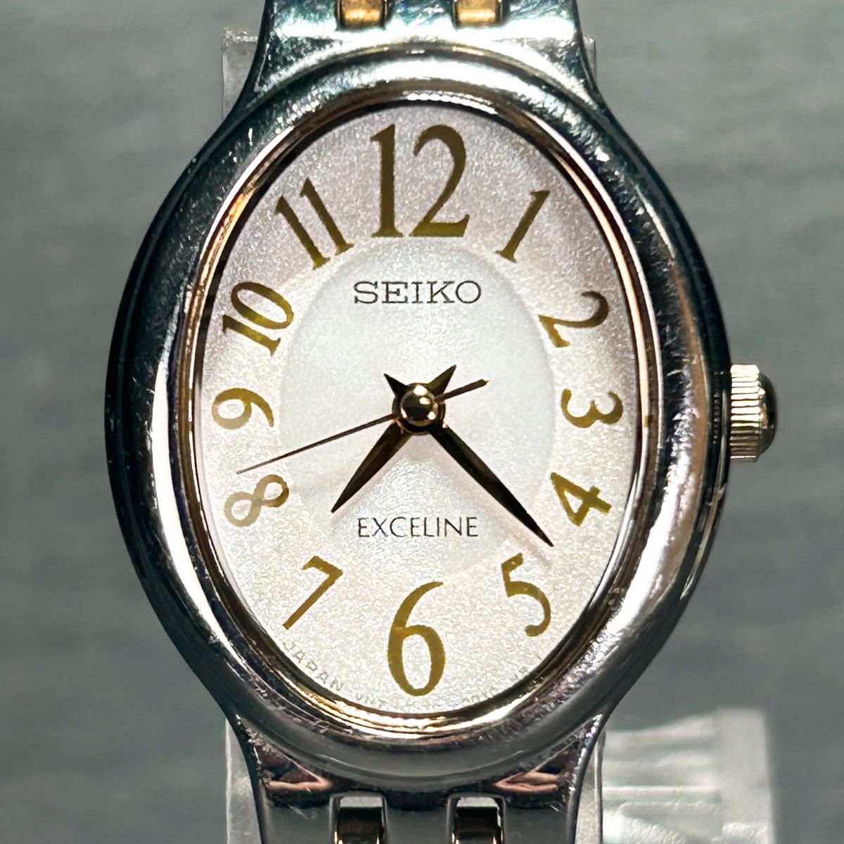 美品 SEIKO セイコー EXCELINE エクセリーヌ V117-0BX0 腕時計 ソーラー アナログ 3針 ステンレススチール ホワイト文字盤 動作確認済み_画像3