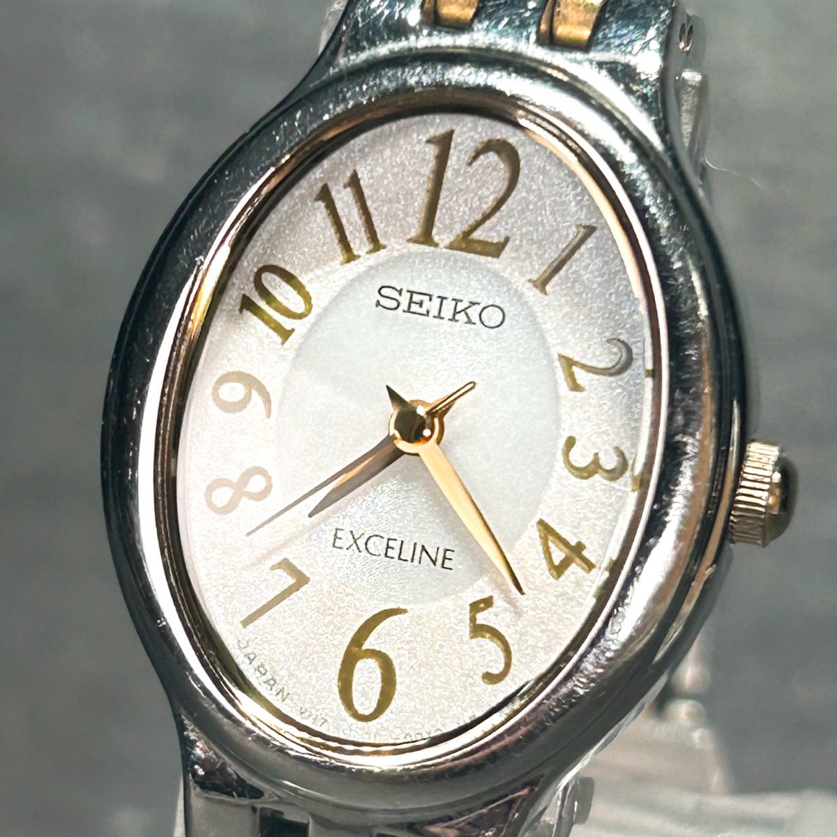 美品 SEIKO セイコー EXCELINE エクセリーヌ V117-0BX0 腕時計 ソーラー アナログ 3針 ステンレススチール ホワイト文字盤 動作確認済み_画像2