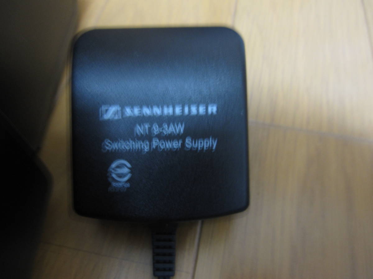 程度良好　Sennheiser　ゼンハイザー　ヘッドホン　充電器　MODEL：TR　75　通電確認済_画像2