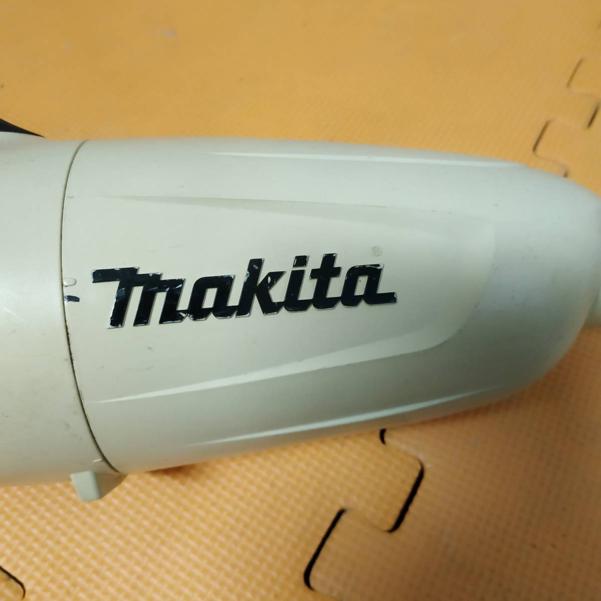 ◇ Makita 充電式クリーナー 掃除機 コードレス 電動工具 マキタ 動確NG/ジャンク品 ◇ G90749_画像4