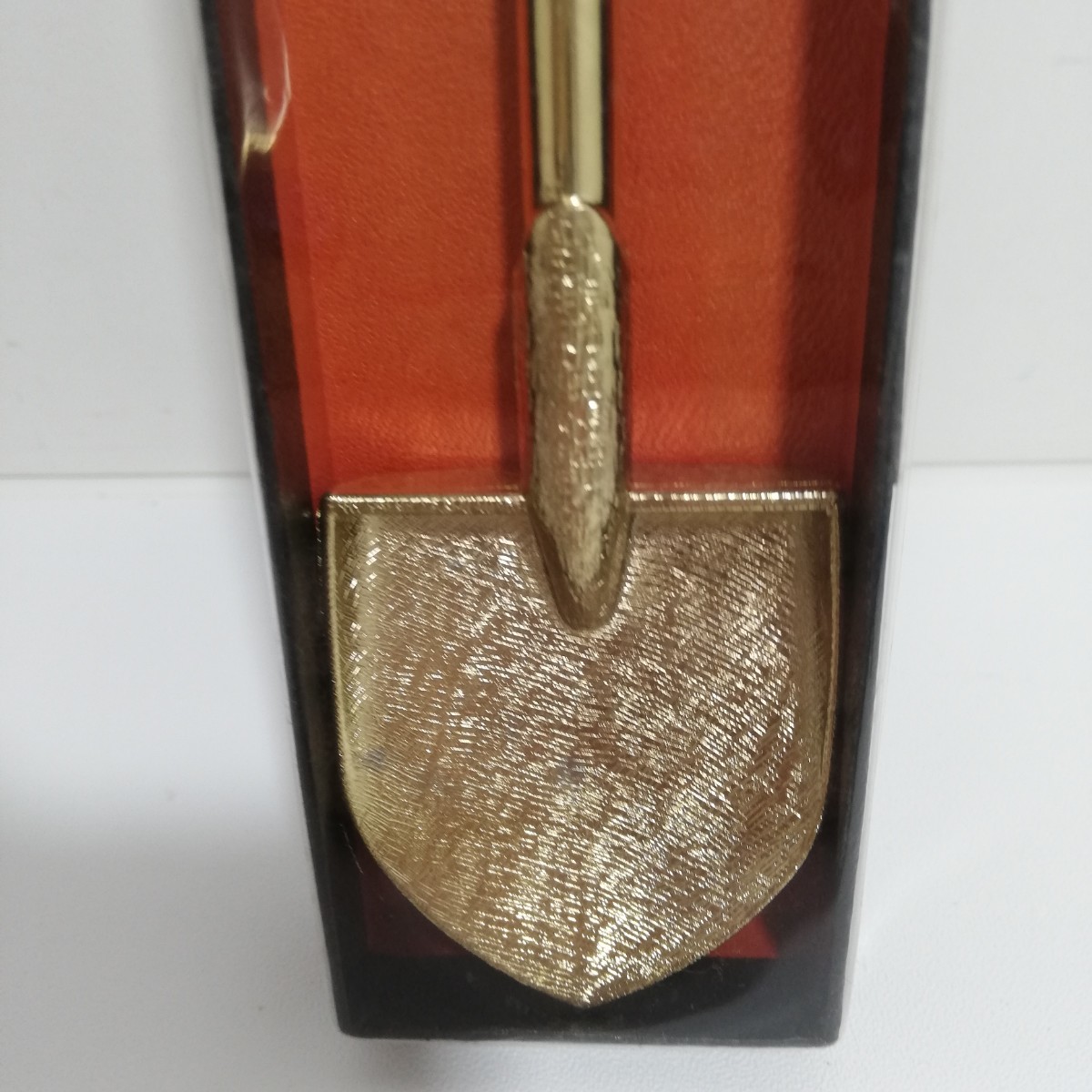 1980s スコップ型 置物 ボトルオープナー&アイスクラッシャー 17.8cm 未使用 [ゴールドメッキ 非鉄金属製 土産物]_画像2