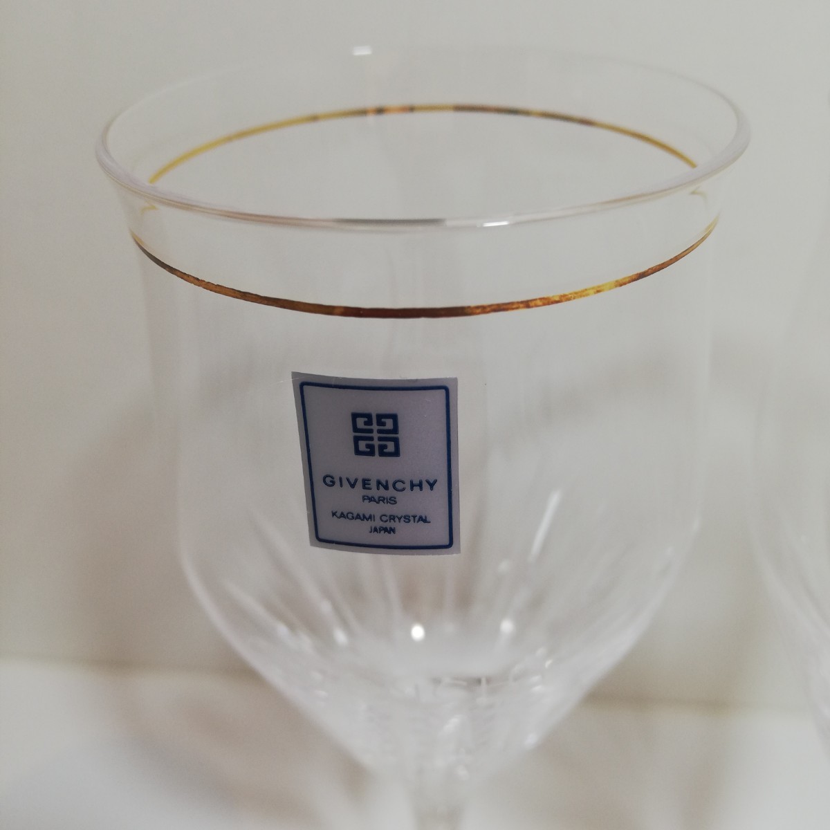 GIVENCHY × KAGAMI CRYSTAL ジバンシィ カガミクリスタル アンダーボウルカット ワイングラス ペアグラス 口径5.5cm×高さ16.4cm 未使用品_画像2