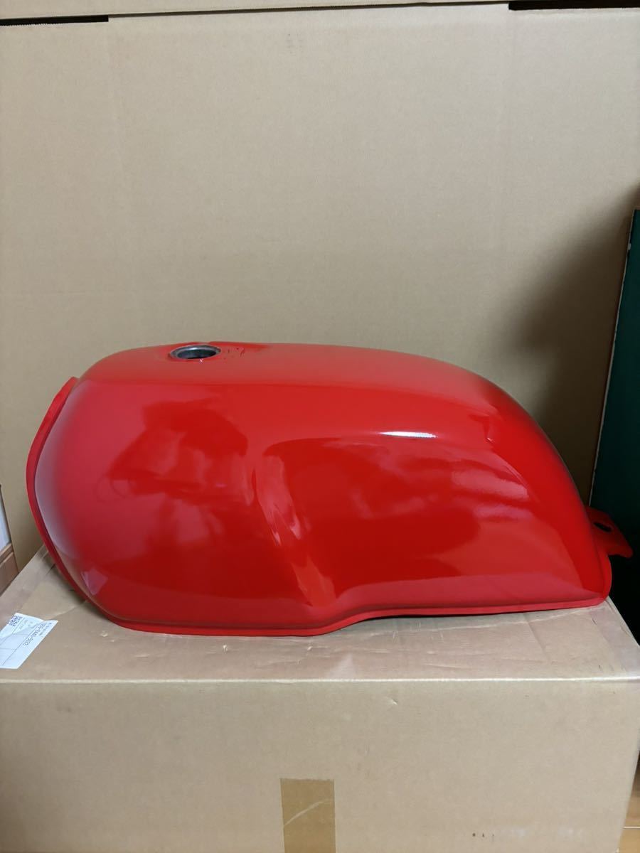 GB250 クラブマン　タンク　美品中古　赤ソリッド_画像2