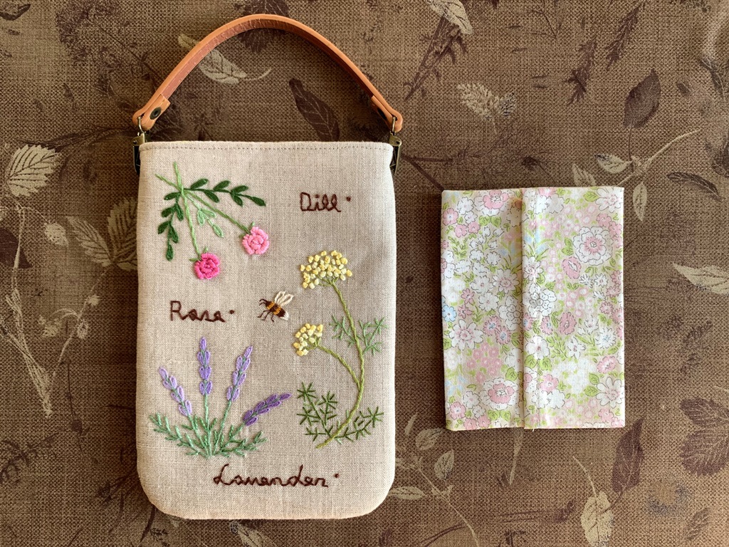 ハンドメイド、手刺繍、「蜜蜂と花のサンプラーのスマホ＆グラスケース」　ナチュラル_画像4