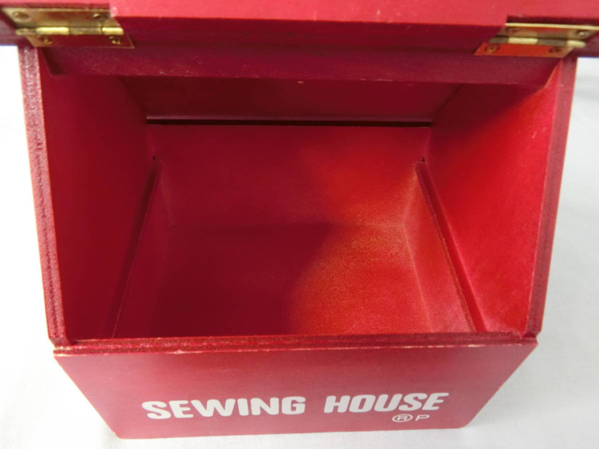 SEWING HOUSE　木製　裁縫箱　ソーイングボックス　ハウス型　赤い家　小物入れ　インテリア　昭和　レトロ　アンティーク　第一国産_画像7